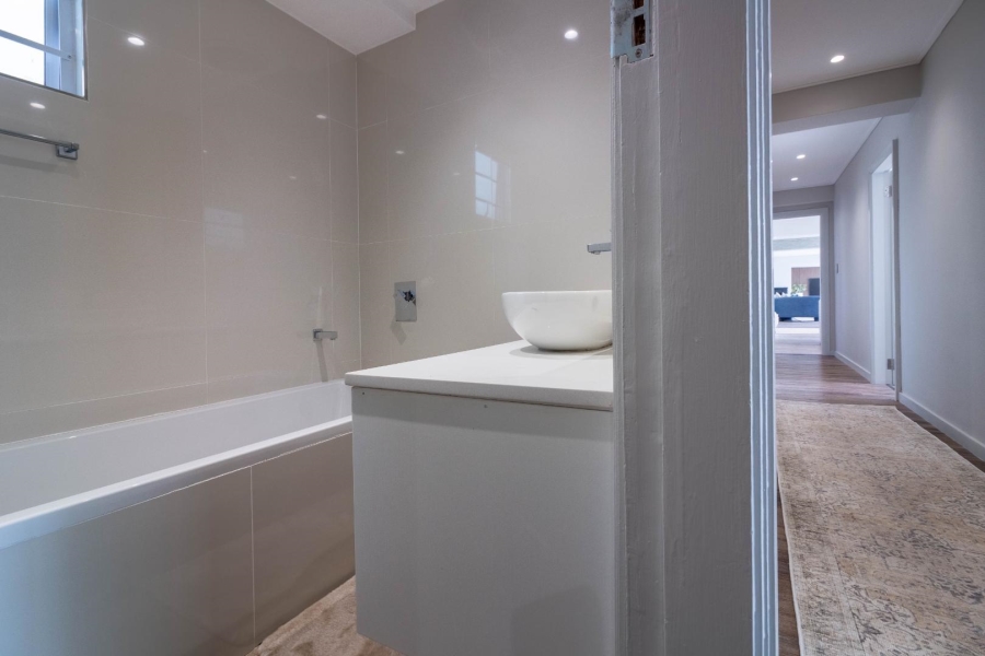 To Let 3 Bedroom Property for Rent in Sea Point Western Cape